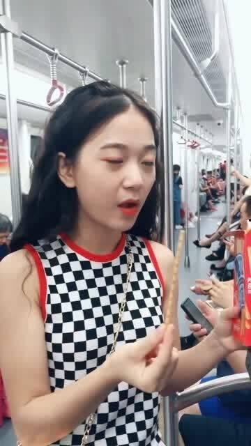 娱乐吃瓜酱地铁,娱乐吃瓜酱的趣味日常